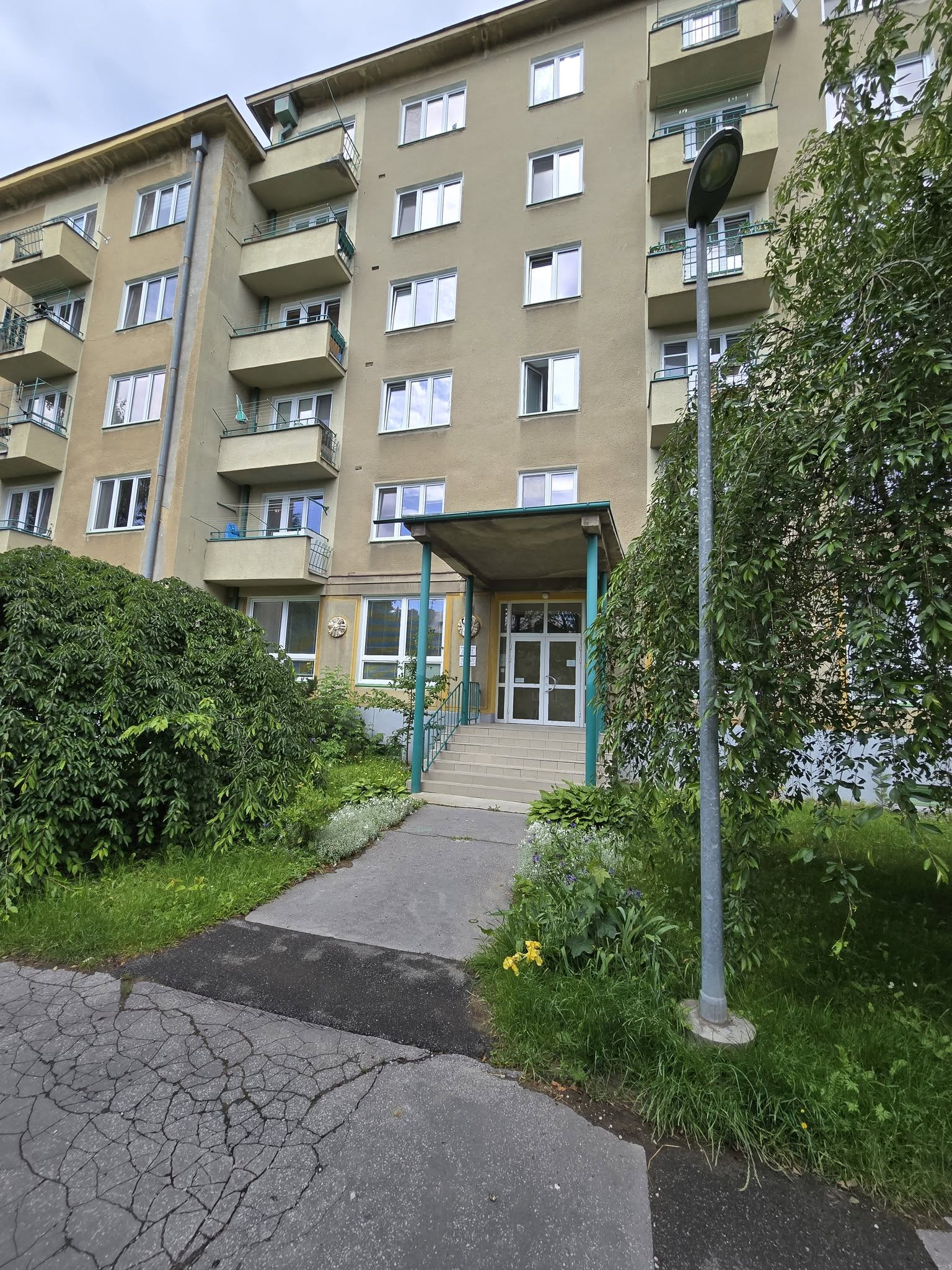 Vchod do budovy ZOBAMED s.r.o., Pavlovova 6, Havířov